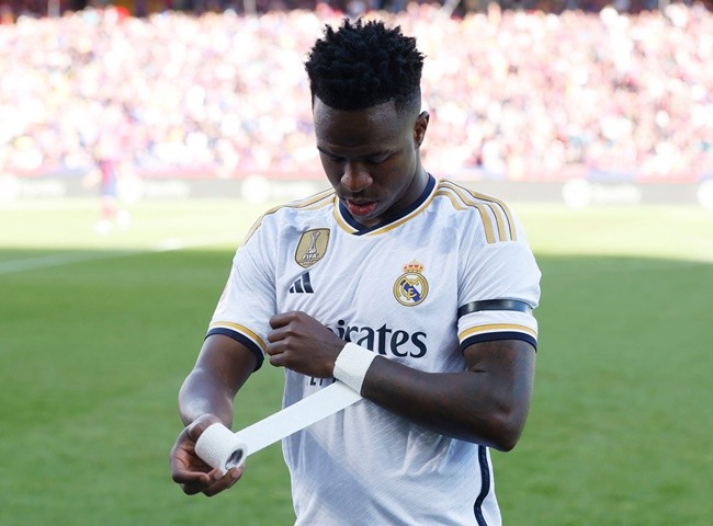 Carles Puyol has told the press that he would love to have a conversation with Vinicius Junior - Bóng Đá