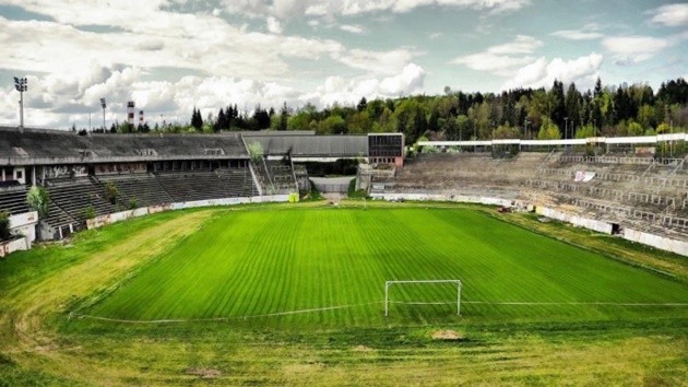 Inside the abandoned 50,000-seat stadium that has homeless people living in stands - Bóng Đá