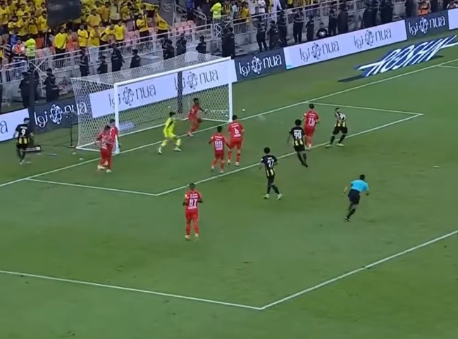 Hai thái cực của Benzema - Bóng Đá