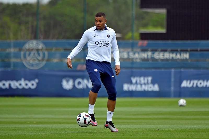 Messi gây choáng giữa vòng vây tuyển Úc - Bóng Đá