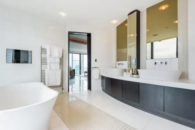 Phil Neville house hunting in Portland but what clues do his former £5m mansion and Miami pad give to what he’s seeking? - Bóng Đá