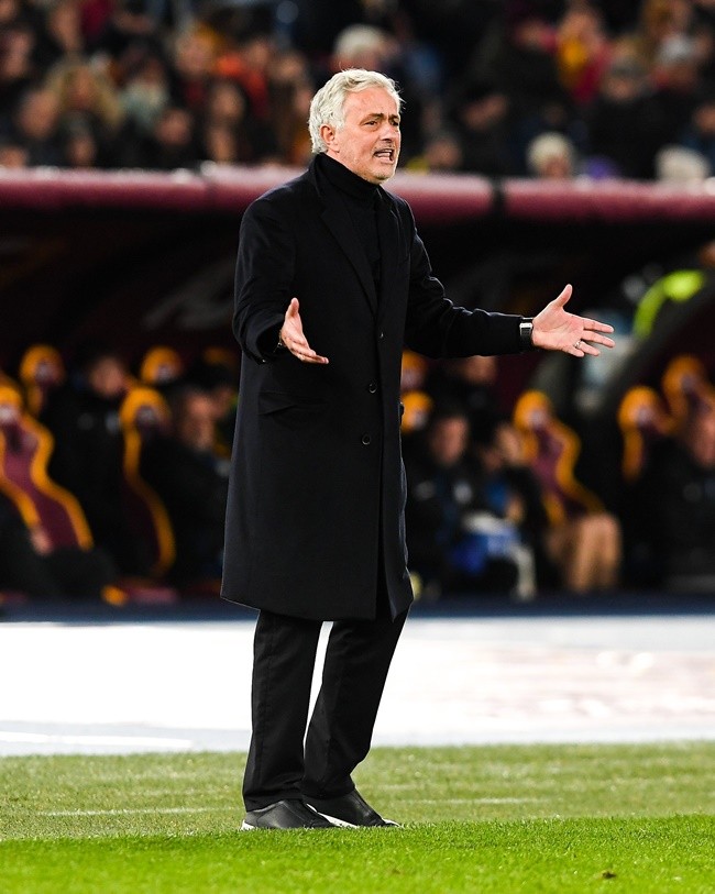 Mourinho thẻ đỏ - Bóng Đá