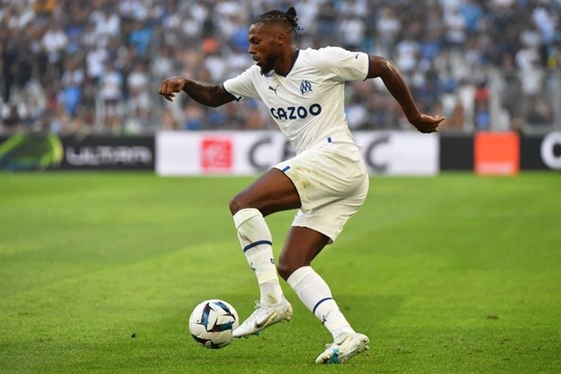 Speed collapses in shock as he FINALLY meets his hero Cristiano Ronaldo - Bóng Đá