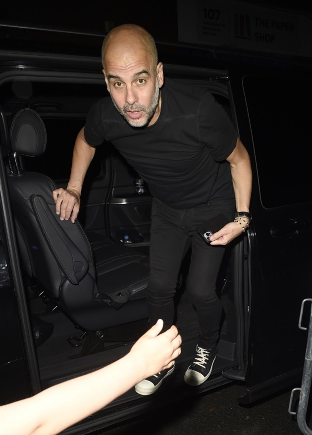 Jack Grealish wears £2k silk Dolce & Gabbana pyjamas - Bóng Đá