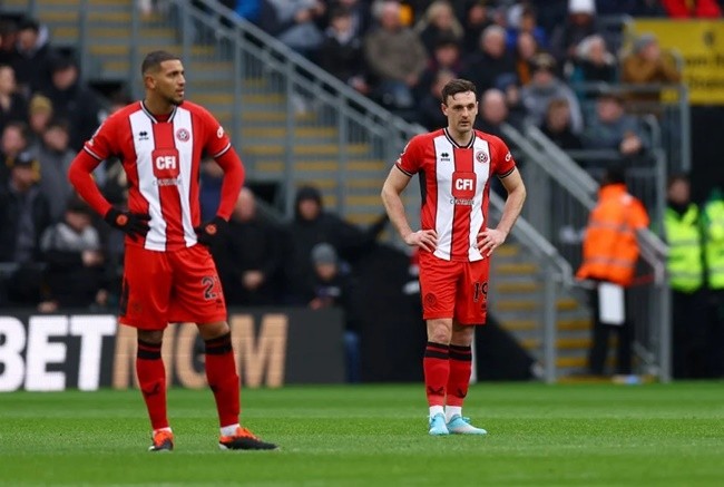 Sheffield United's teammates Vinicius Souza and Jack Robinson fought  - Bóng Đá