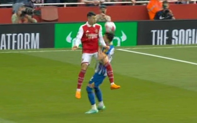 Caicedo dằn mặt Martinelli vì Mitoma? - Bóng Đá