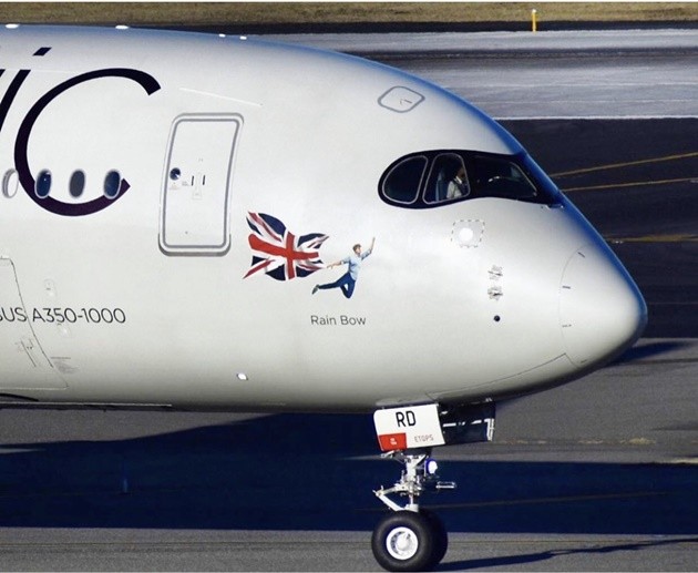 'Biển người' chào đón tuyển Anh đi đến Qatar - Bóng Đá