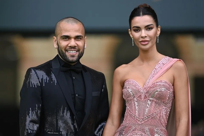 Moment rapist Dani Alves walks FREE from prison just weeks - Bóng Đá