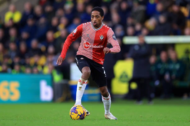 Chelsea 'could enter race' to sign Kyle Walker-Peters in January - Bóng Đá