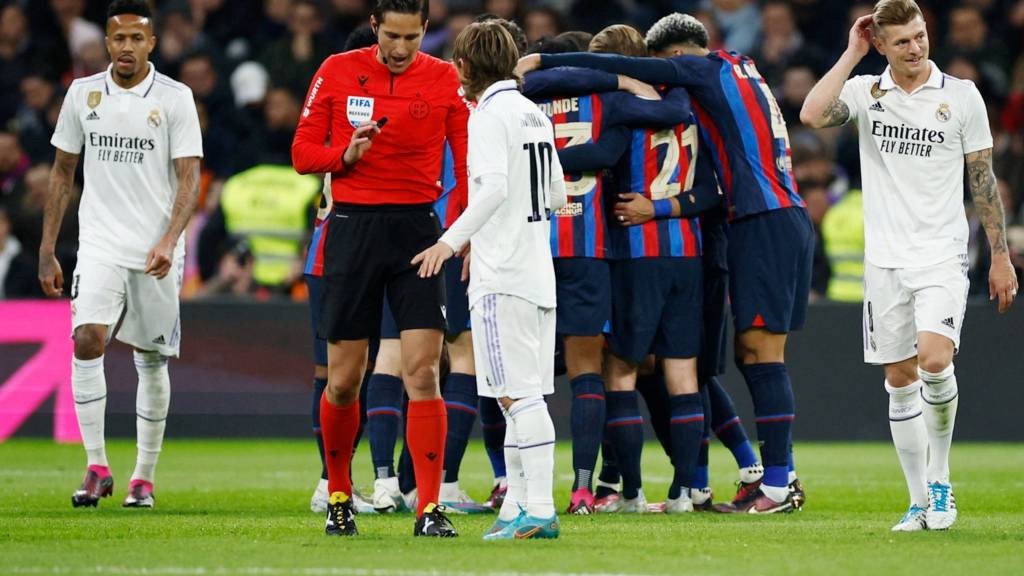 5 điểm nhấn Real 0-1 Barca:  - Bóng Đá