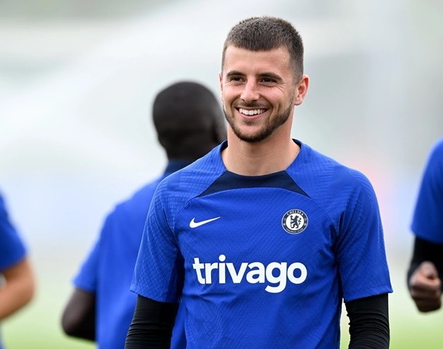 Chelsea’s Mount FLEES Sky Sports cameras on live TV then is finally forced into awkward interview about Man Utd transfer - Bóng Đá