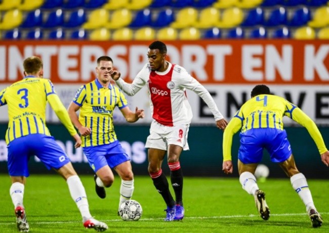 Liverpool eye bargain transfer for Ryan Gravenberch - Bóng Đá