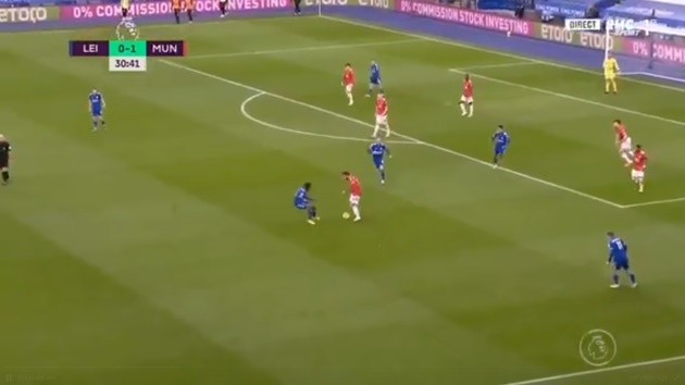 Pha phòng ngự hài hước của Maguire vs Leicester - Bóng Đá