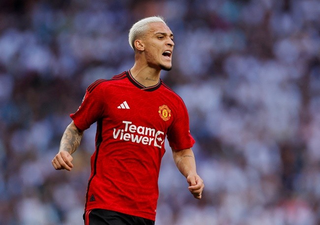 Saha on Antony - Bóng Đá