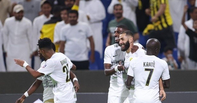 Karim Benzema score stunning goal on Al-Ittihad debut - Bóng Đá