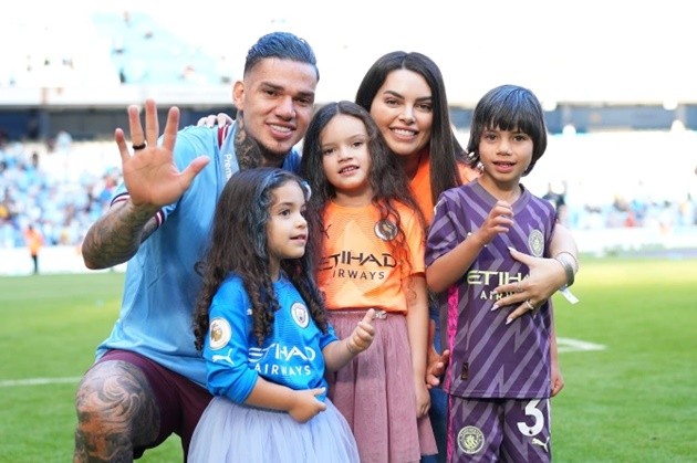 Man City stars joined on the pitch by glamorous Wags - Bóng Đá