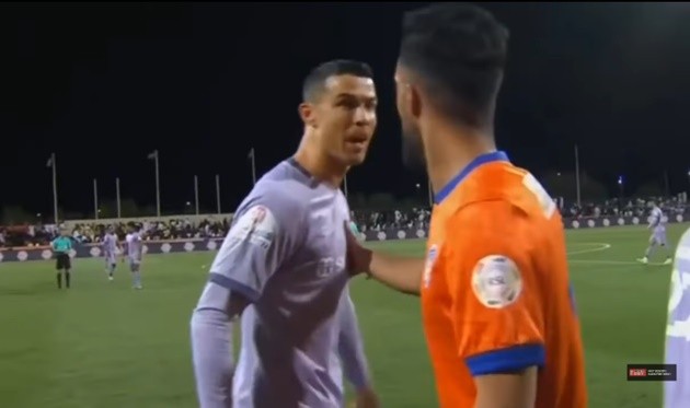 Toàn cảnh Ronaldo thể hiện sự hờn dỗi khi Al Nassr bị cầm chân - Bóng Đá