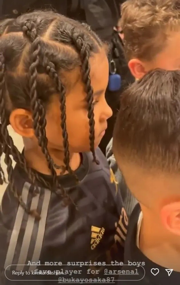 Watch adorable moment Arsenal star Bukayo Saka FaceTimes Kim Kardashian - Bóng Đá