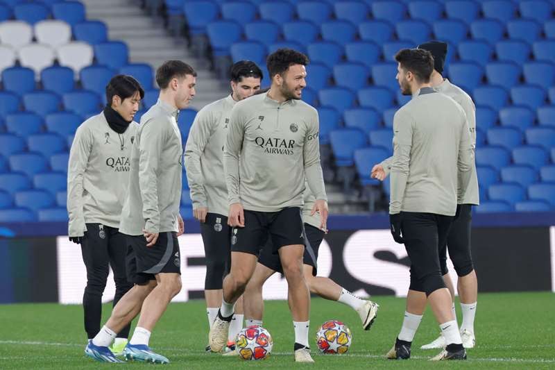 Mbappe gây chú ý khi tới Tây Ban Nha - Bóng Đá