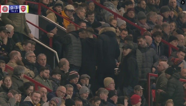 Premier League coi như rõ đội bóng rớt hạng đầu tiên - Bóng Đá