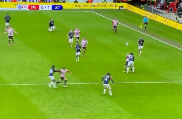 Thêm một hành vi phi thể thao gây phẫn nộ tại Anh - Bóng Đá