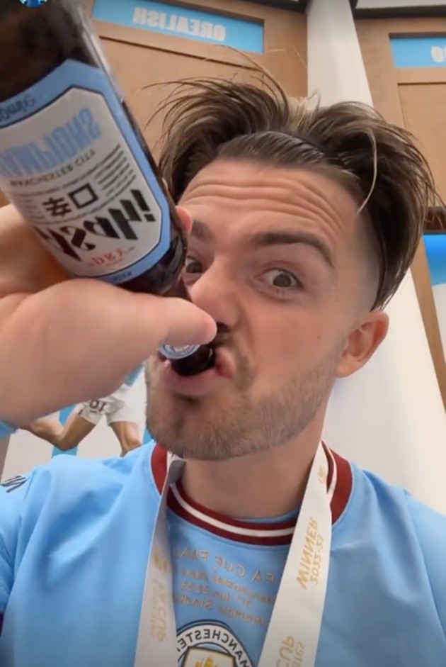 Jack Grealish tells off half-naked Man City kitman during dressing room celebrations  - Bóng Đá