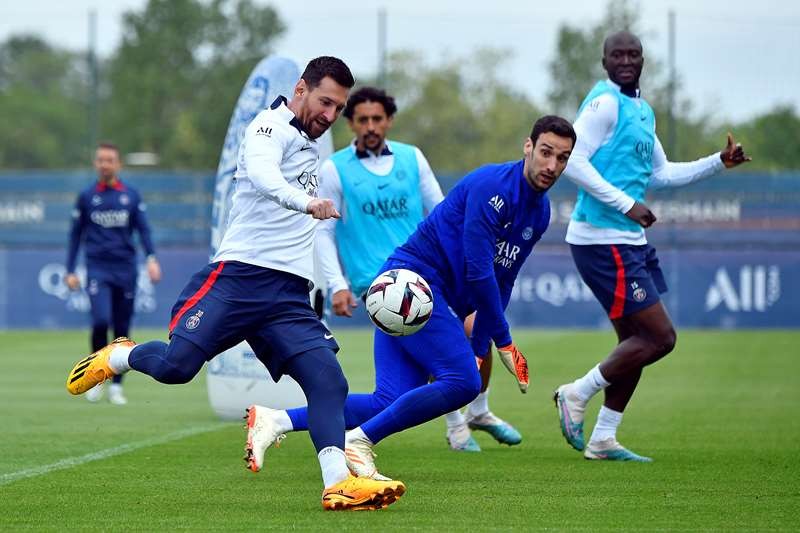 Messi gây choáng giữa vòng vây tuyển Úc - Bóng Đá