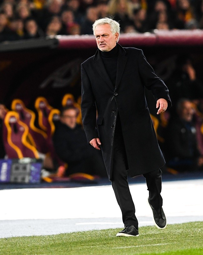 Mourinho thẻ đỏ - Bóng Đá