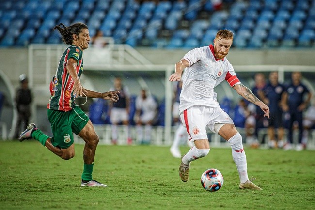 Footballers sent off after one player ‘rides the other like a horse’ before on-pitch bust-up - Bóng Đá