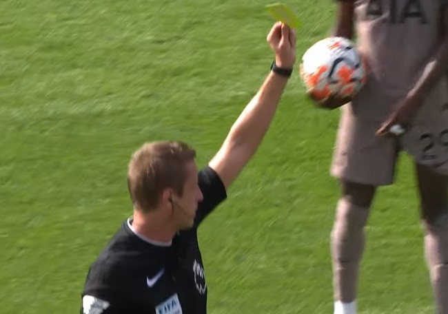 Bissouma SENT OFF - Bóng Đá