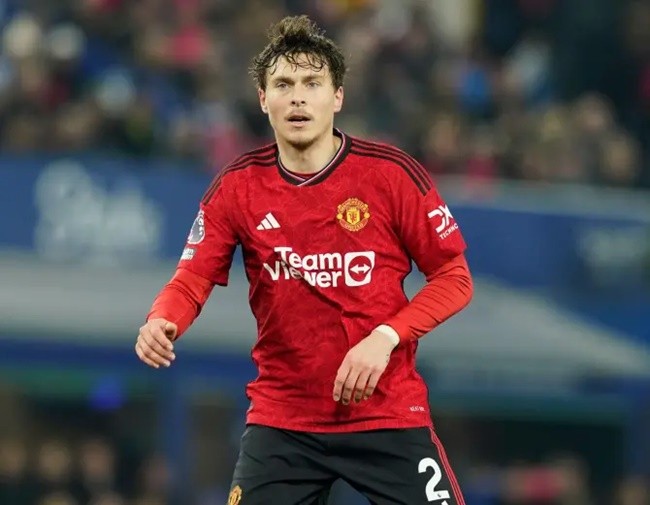 The eight Man Utd players that top pundits Neville, Keane, Carragher and Wright all agree must be ditched - Bóng Đá
