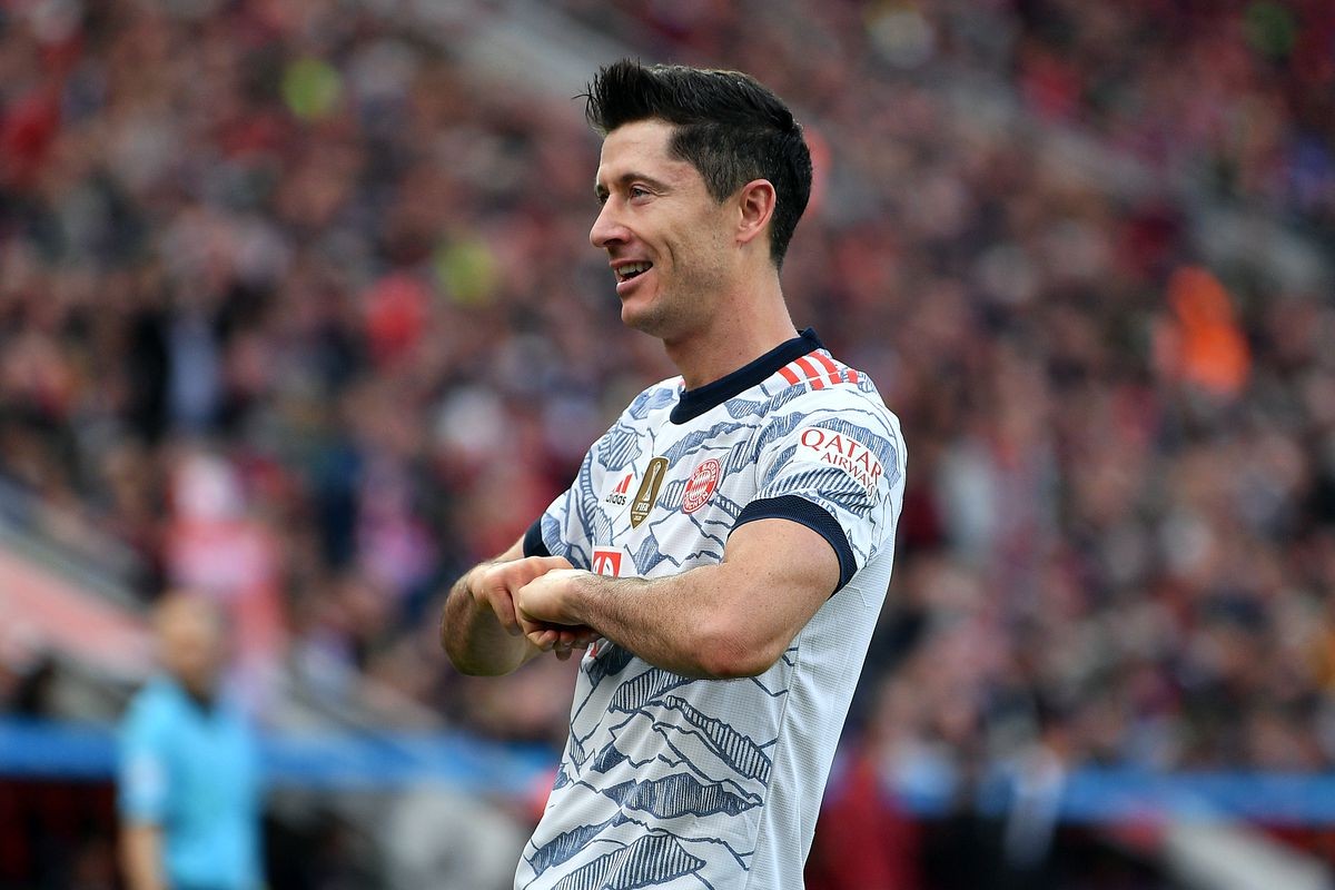 Đội hình tiêu biểu vòng 8 Bundesliga: Lewandowski và cặp cánh Bayern - Bóng Đá
