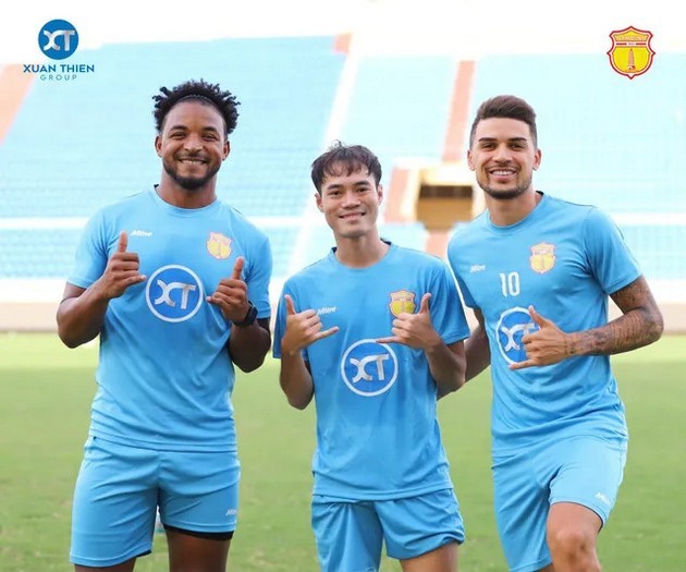 Văn Toàn thất vọng cuộc sống ở Hàn Quốc; Thái Lan tan hoang tại ASIAD 19 - Bóng Đá