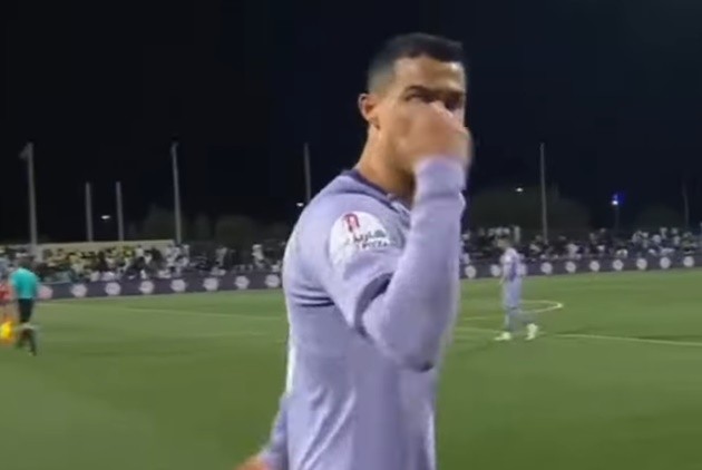 Toàn cảnh Ronaldo thể hiện sự hờn dỗi khi Al Nassr bị cầm chân - Bóng Đá