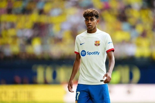 Lamine Yamal is unable to connect with teammates - Bóng Đá