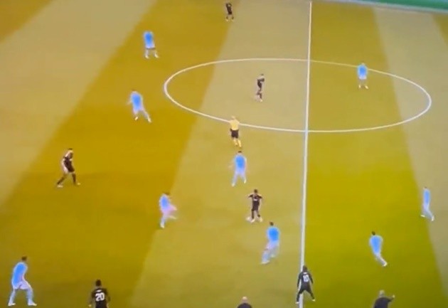 Thêm một ngôi sao 'bỏ túi' Vinicius - Bóng Đá