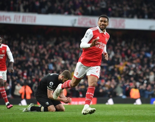 Fabrizio Romano says eight clubs are in talks to sign Nelson - Bóng Đá