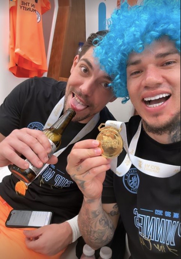 Jack Grealish tells off half-naked Man City kitman during dressing room celebrations  - Bóng Đá