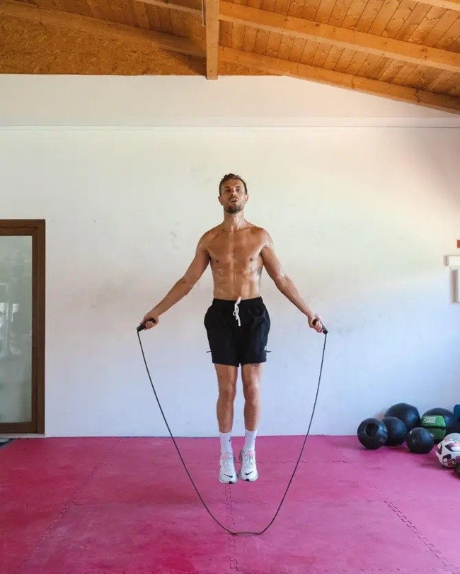 Jordan Henderson’s body transformation as Liverpool star goes ‘beast mode’ - Bóng Đá