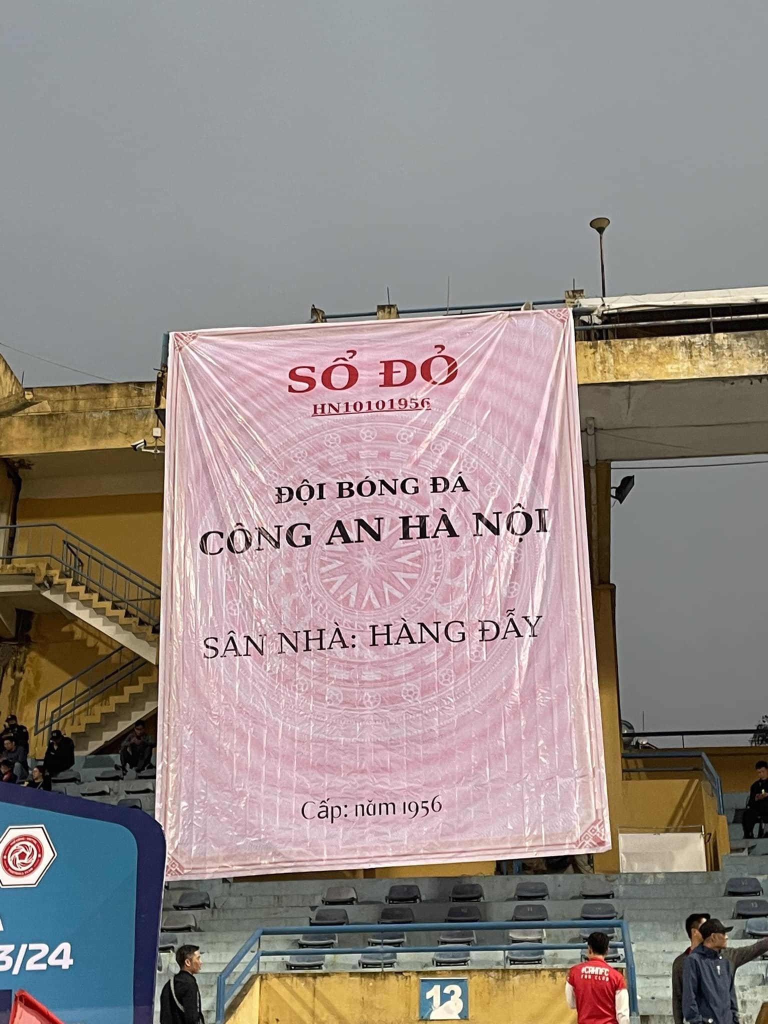CAHN khoe sổ đỏ Hàng Đẫy, Thể Công Viettel bị xử phạt? - Bóng Đá