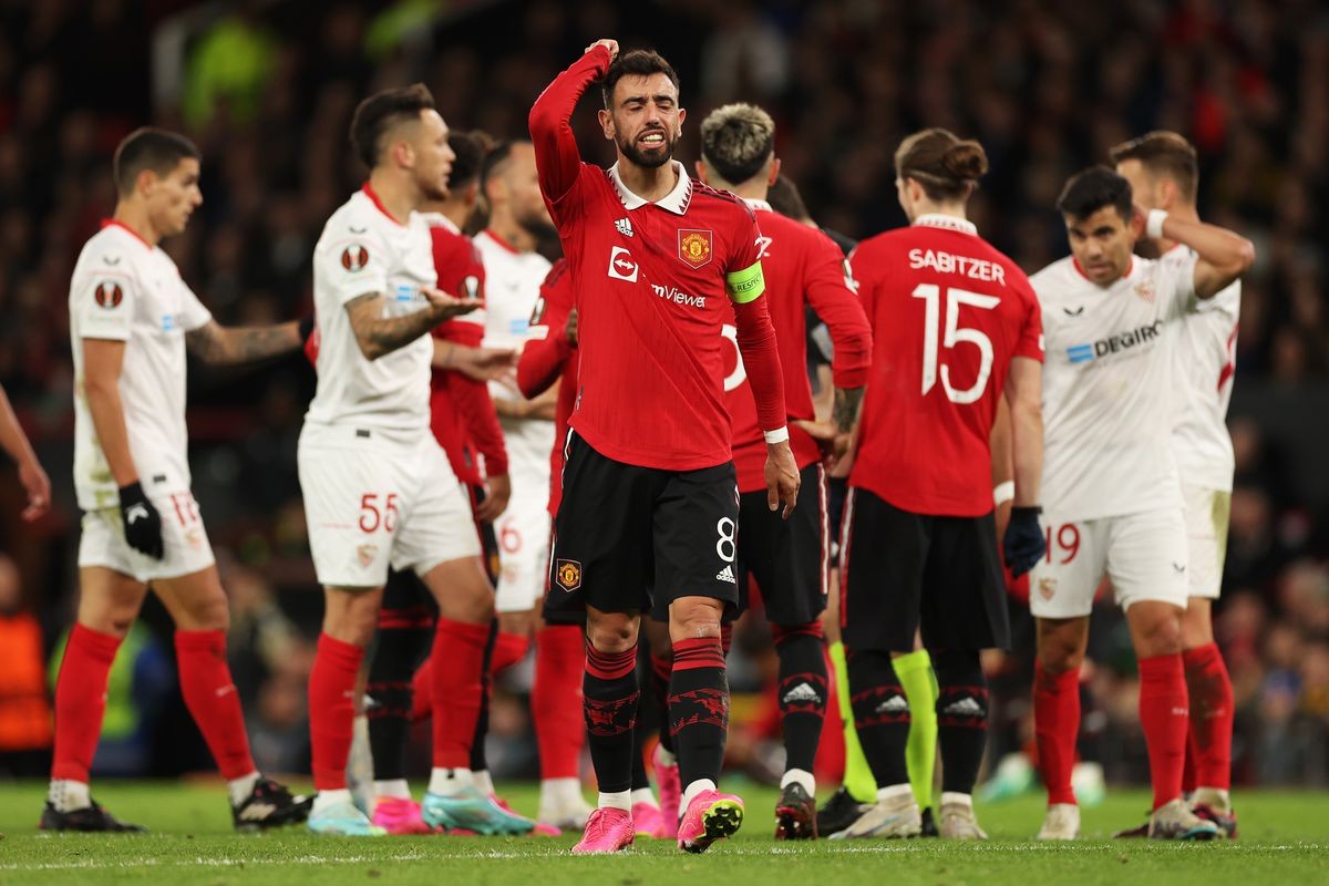 MANCHESTER UNITED'S SECOND-HALF DISPLAY AGAINST SEVILLA WAS 'A COMPLETE DISASTER', SAYS PAUL SCHOLES - Bóng Đá