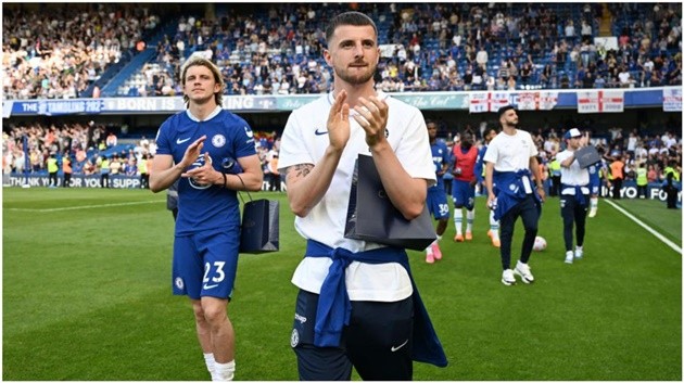 Chelsea’s Mount FLEES Sky Sports cameras on live TV then is finally forced into awkward interview about Man Utd transfer - Bóng Đá