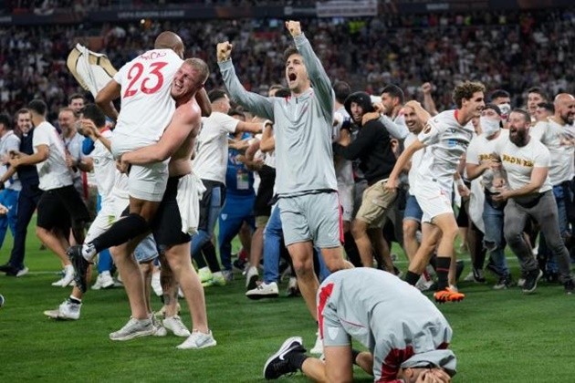 Diaz ghi bàn ngoạn mục - Bóng Đá