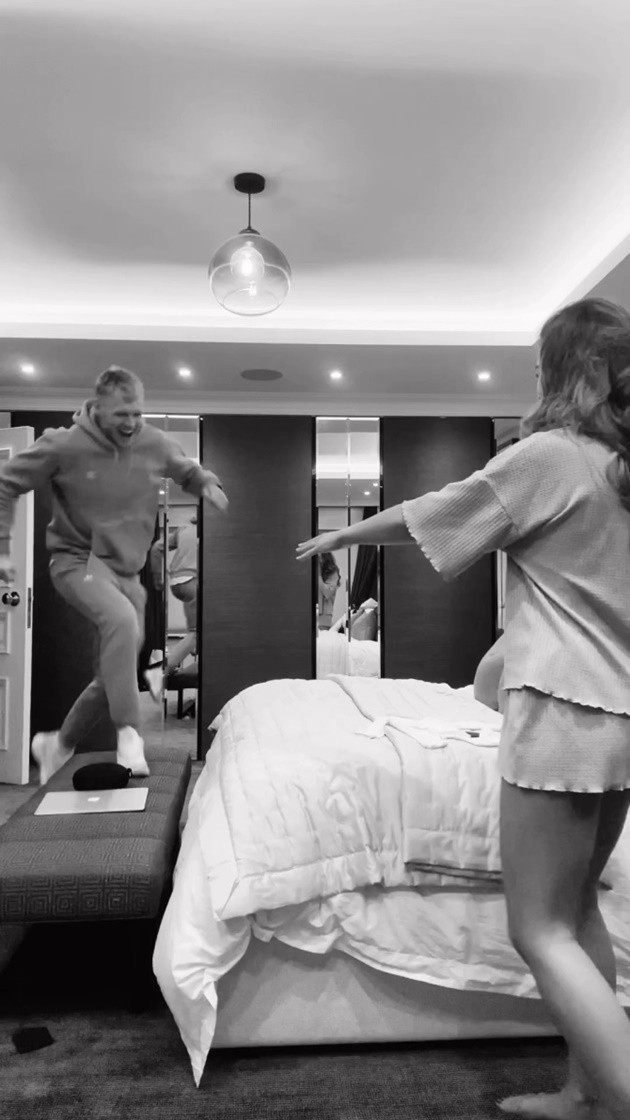 Ramsdale cưới vợ - Bóng Đá