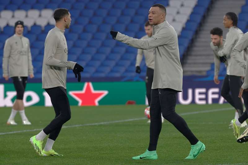 Mbappe gây chú ý khi tới Tây Ban Nha - Bóng Đá