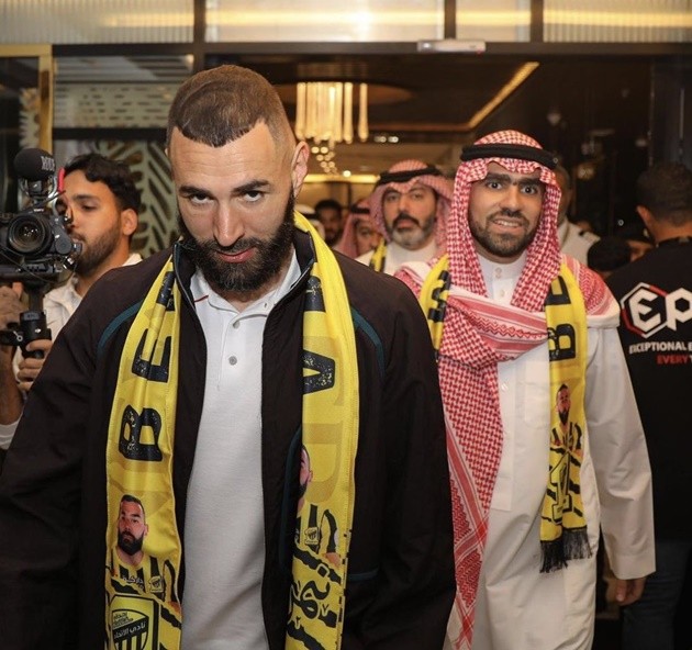 Watch Premier League legend break down in tears as he announces £47m transfer to Saudi Arabia - Bóng Đá