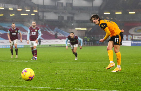 Hạ gục Wolves trên sân nhà, Burnley đào tẩu khỏi nhóm cầm đèn đỏ - Bóng Đá