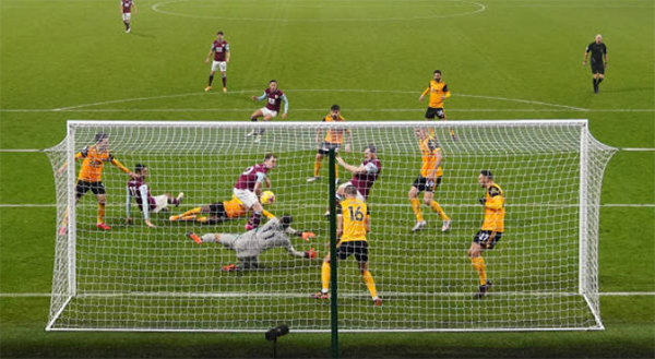 Hạ gục Wolves trên sân nhà, Burnley đào tẩu khỏi nhóm cầm đèn đỏ - Bóng Đá