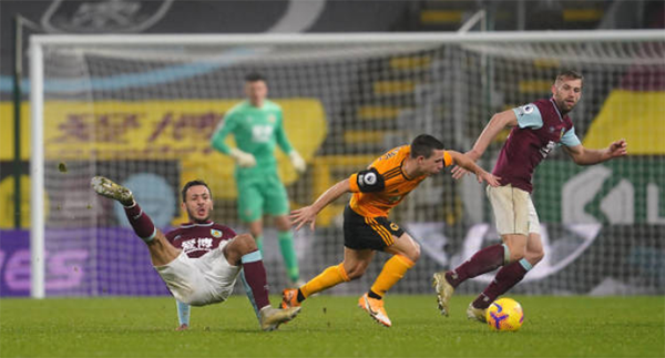 Hạ gục Wolves trên sân nhà, Burnley đào tẩu khỏi nhóm cầm đèn đỏ - Bóng Đá