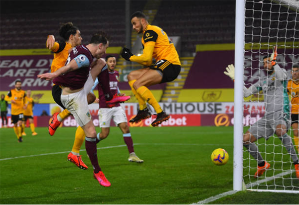 Hạ gục Wolves trên sân nhà, Burnley đào tẩu khỏi nhóm cầm đèn đỏ - Bóng Đá